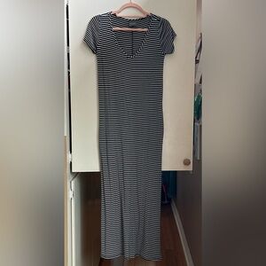 Black and White Striped V-Neck Maxi T-Shirt Dress - XS